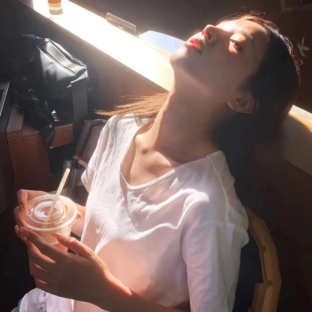 血红溅白纱